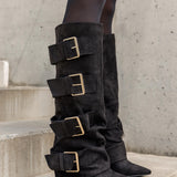 BOTTES NOIRES À GRANDES BOUCLES – STYLE GLAM CHIC - Casualmode.fr