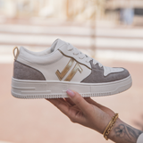 BASKETS FEMME BLANCHES – DÉTAIL DORÉ – SEMELLE ÉPAISSE