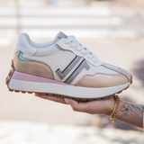 BASKETS BLANCHES ET BEIGE À SEMELLE COMPENSEE