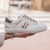 BASKETS BLANCHES DÉTAILS DORÉS & LACETS TEXTURÉS