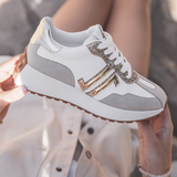 BASKETS BLANCHES ET BEIGE DÉTAILS DORÉS