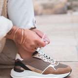 BASKETS FEMME CAMEL – DÉTAILS DORÉS – STYLE URBAIN