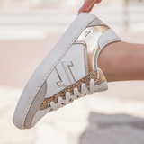 BASKETS BLANCHES À BANDE PAILLETÉE OR